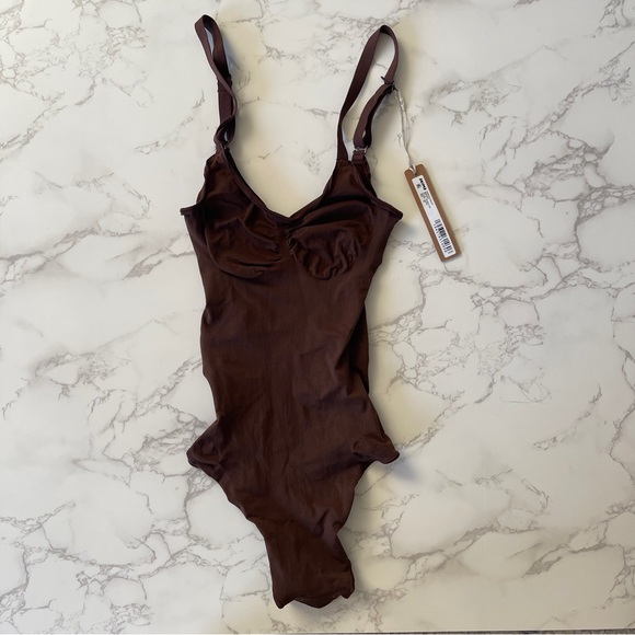 NWT SKIMS Everyday Sculpt Bodysuit in Cocoa Size X-Small - Picture 6 of 6